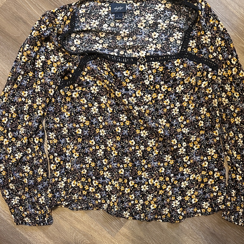 Daytrip  Floral Blouse - Picture 2 of 3